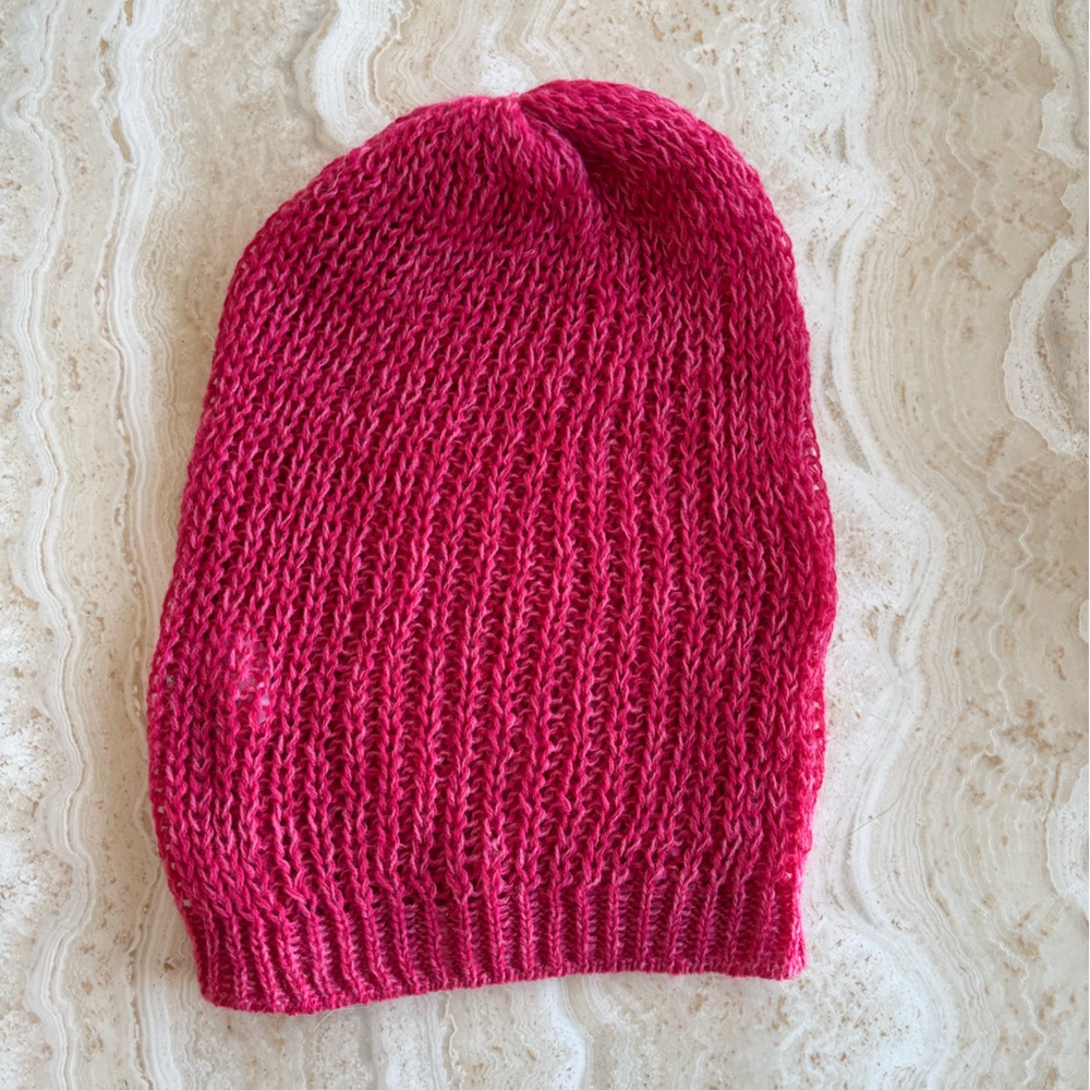PINK/CORAL WOMAN’S KNIT LIGHT WEIGHT HAT/BEANIE